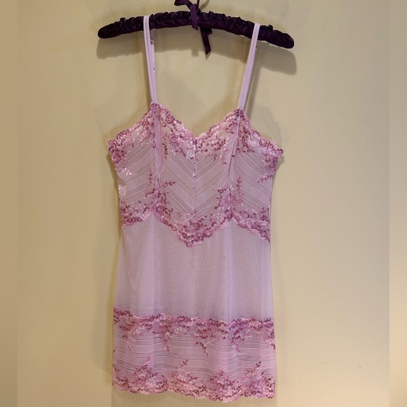 Wacoal Other - 🌟HP🌟Wacoal Embrace Fitted Stretch Chemise Keepsake Lilac/Magenta Lace Nylon L